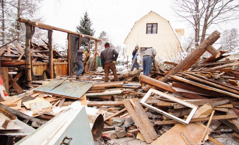 Михаил:  Демонтаж домов сараев вывоз мусора