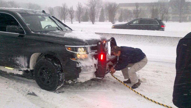 Автопомощь с выездом:  Вытащить машину из снега, помощь на дороге, застряли на авто