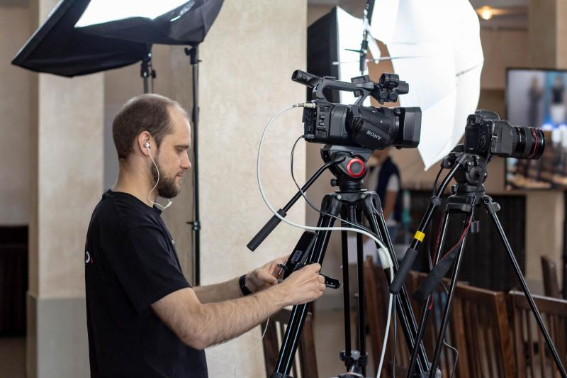 Дмитрий:  фото- видеосъемка, проведение онлайн-трансляций