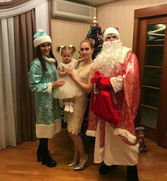 Олег:  Служба заказа Деда Мороза и Снегурочки на дом