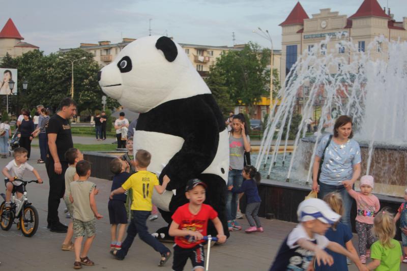 леонид:  шоу аэро медведей    панда шоу