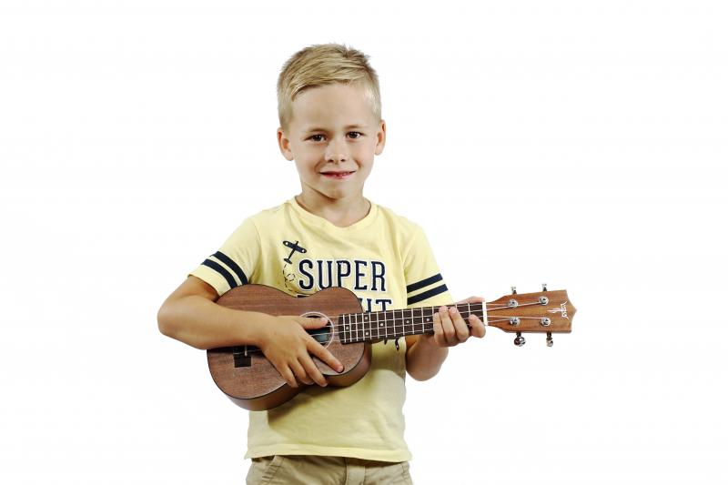GAMMA:  Уроки игры на акустической гитаре, электрогитаре, укулеле.