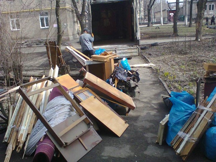 Сергей:  Вывоз старой мебели хлама мусора