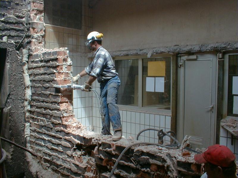 Ильфат:  Демонтаж слом стен