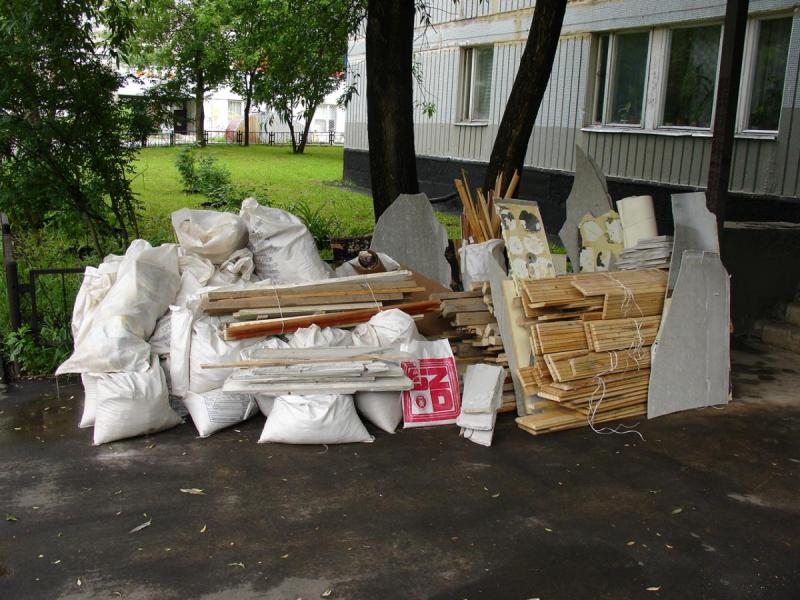 Максим:  Вывоз мусора и старой мебели. 