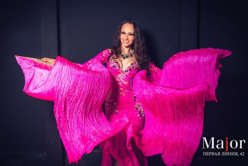 Юлия:  Восточные танцы и световое шоу на Ваше торжество