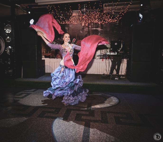 Юлия:  Восточные танцы и световое шоу на Ваше торжество