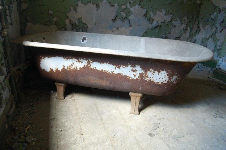 Виталий:  Вывезти ванну батарею дверь плиту металлолом