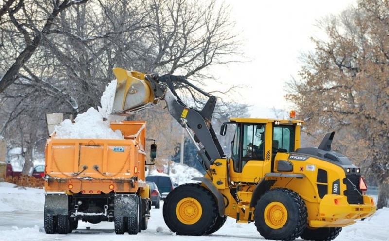 Егор:  Уборка чистка снега