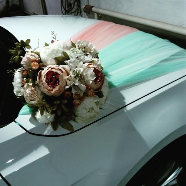 Светлана:  Прокат свадебных украшений на машину